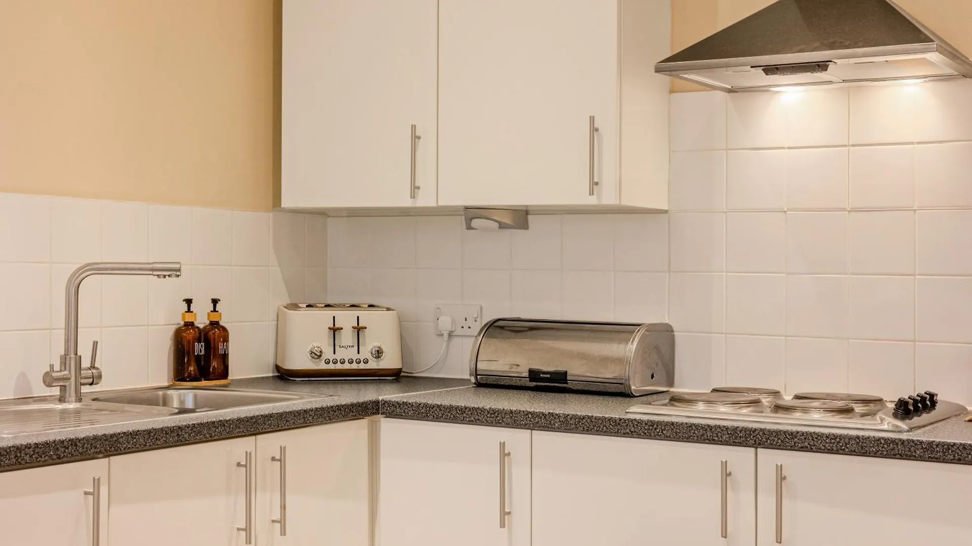 Central 1Br Flat W Balcony, 10Min Elephant&Castle London Apartment